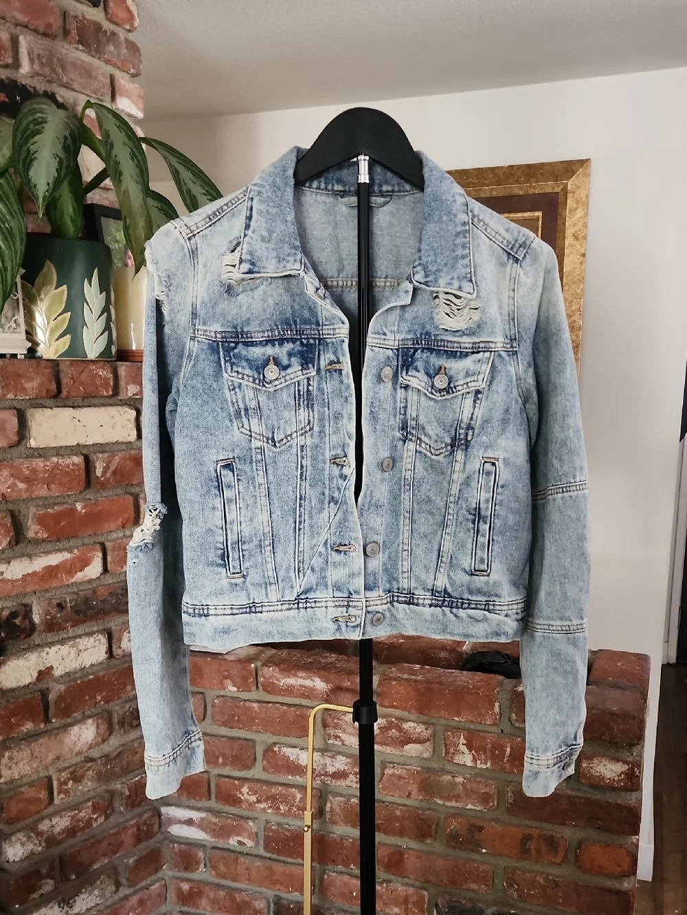Free People Cropped Distressed Denim Jacket Light Wash Raw Hem - Picture 1 of 12